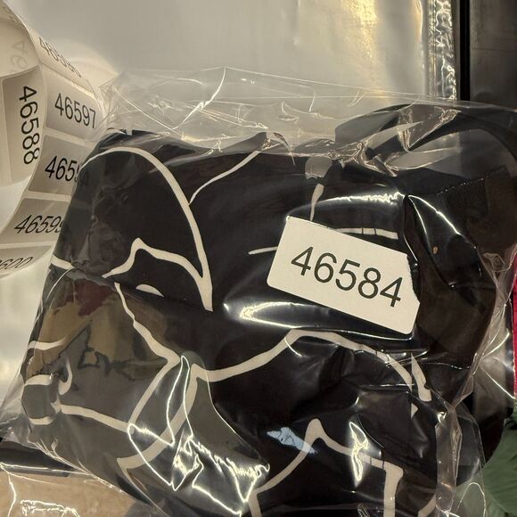 Miraclesuit Tankini Top Women M Medium Black Geometric V-Neck Sleeveless Swim - Picture 4 of 4